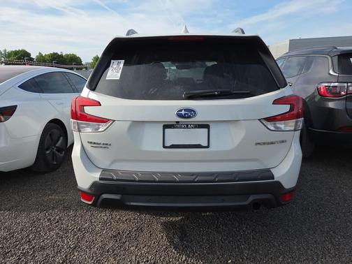 Crystal White Pearl 2020 Subaru Forester Limited