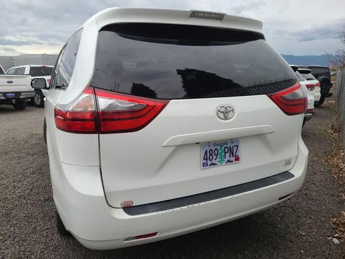 2020 Toyota Sienna LE