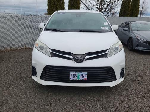 2020 Toyota Sienna LE