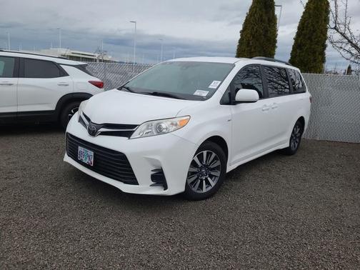2020 Toyota Sienna LE
