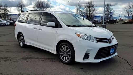 2020 Toyota Sienna LE