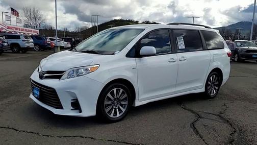 2020 Toyota Sienna LE