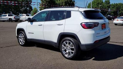 2022 Jeep Compass Latitude Lux