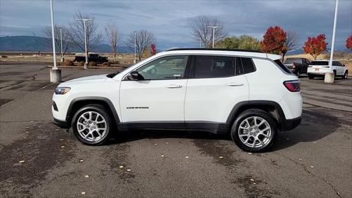 2022 Jeep Compass Latitude Lux