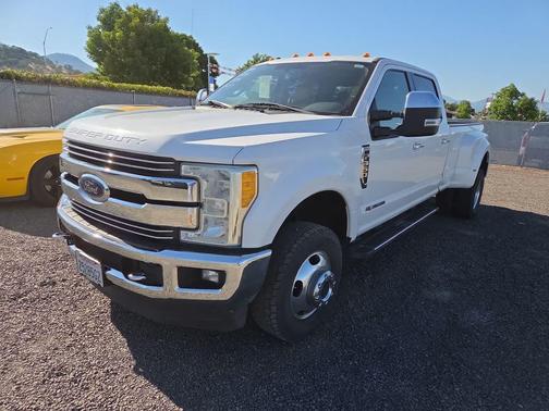 White Platinum Metallic Tri-Coat 2017 Ford F-350 Base