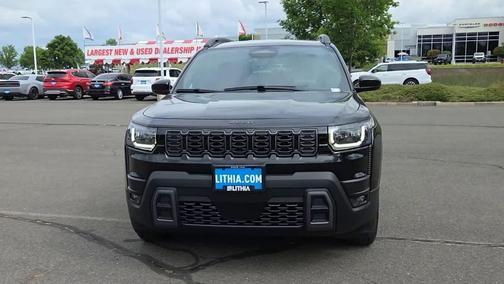 Diamond Black Crystal Pearlcoat 2026 Jeep Cherokee Laredo