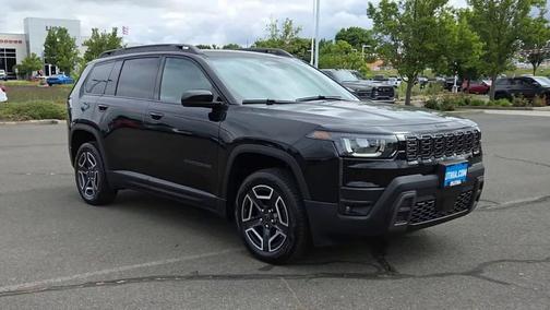 Diamond Black Crystal Pearlcoat 2026 Jeep Cherokee Laredo