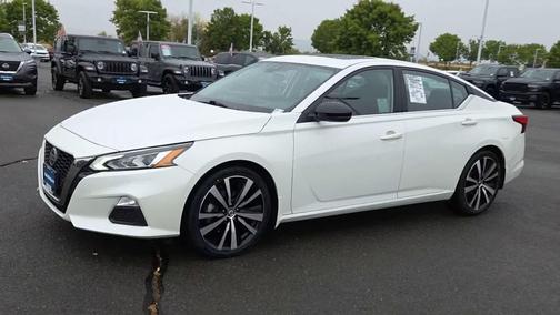 Pearl White Tricoat 2022 Nissan Altima 2.0 SR