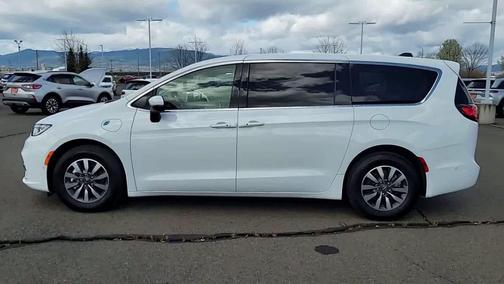 2023 Chrysler Pacifica Hybrid Touring L
