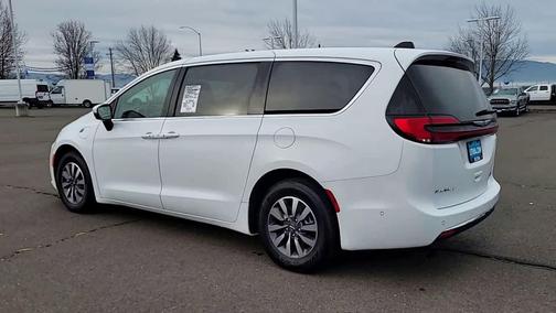 2023 Chrysler Pacifica Hybrid Touring L