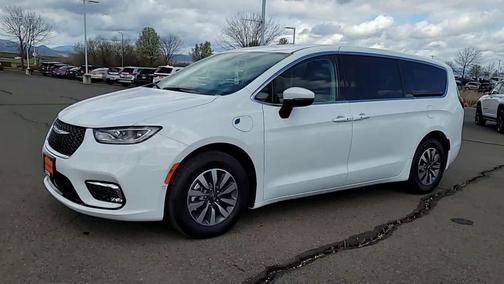 2023 Chrysler Pacifica Hybrid Touring L