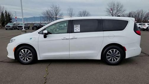 2023 Chrysler Pacifica Hybrid Touring L