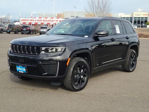 Diamond Black Crystal Pearlcoat 2026 Jeep Grand Cherokee Altitude