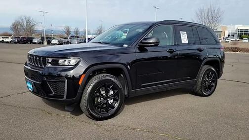 Diamond Black Crystal Pearlcoat 2026 Jeep Grand Cherokee Altitude