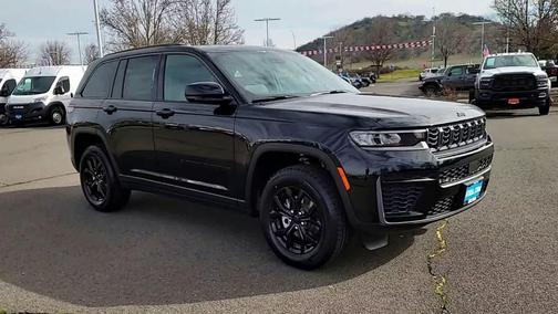 Diamond Black Crystal Pearlcoat 2026 Jeep Grand Cherokee Altitude