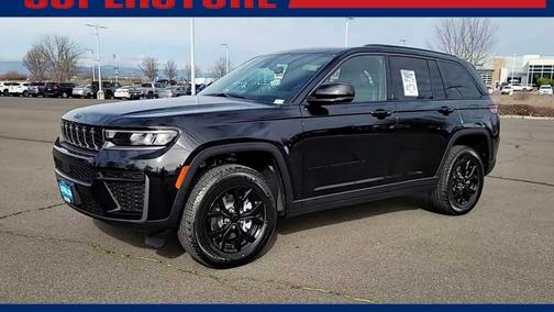 Diamond Black Crystal Pearlcoat 2026 Jeep Grand Cherokee Altitude