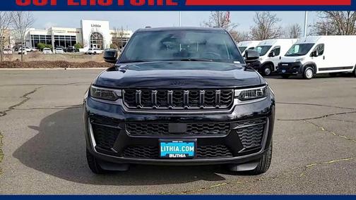 Diamond Black Crystal Pearlcoat 2026 Jeep Grand Cherokee Altitude