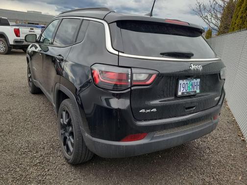 2022 Jeep Compass Latitude Lux