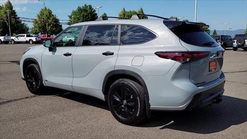 2024 Toyota Highlander Hybrid XLE