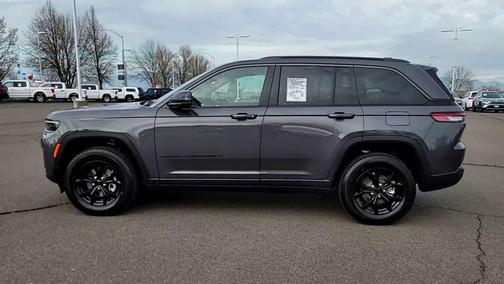 Baltic Gray Metallic Clearcoat 2026 Jeep Grand Cherokee Altitude