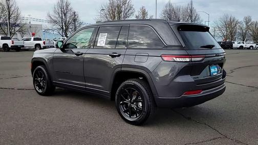 Baltic Gray Metallic Clearcoat 2026 Jeep Grand Cherokee Altitude