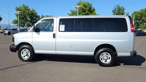 Silver Ice Metallic 2017 Chevrolet Express 2500 LT