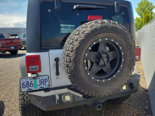 Bright White Clearcoat 2014 Jeep Wrangler Unlimited Sport