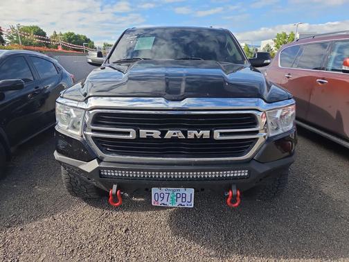 Diamond Black Crystal Pearlcoat 2019 RAM 1500 Big Horn