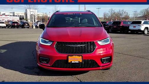 Red Hot Pearlcoat 2026 Chrysler Pacifica L