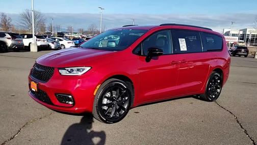 Red Hot Pearlcoat 2026 Chrysler Pacifica L