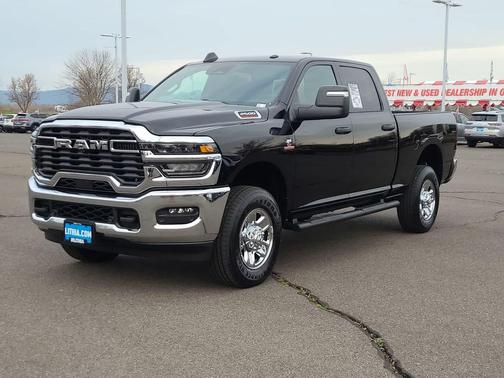 Diamond Black Crystal Pearlcoat 2026 RAM 2500 Tradesman