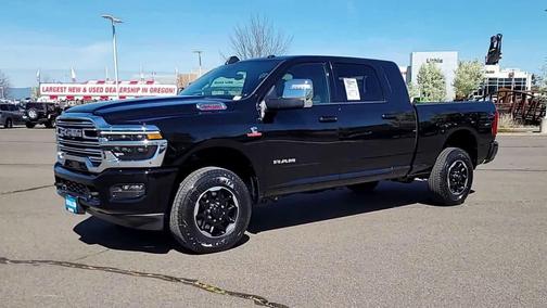 Diamond Black Crystal Pearlcoat 2026 RAM 2500 Laramie