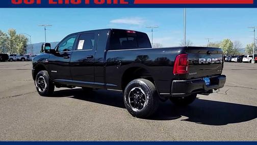 Diamond Black Crystal Pearlcoat 2026 RAM 2500 Laramie