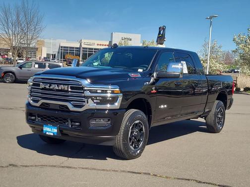 Diamond Black Crystal Pearlcoat 2026 RAM 2500 Laramie