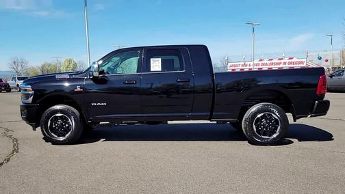 Diamond Black Crystal Pearlcoat 2026 RAM 2500 Laramie