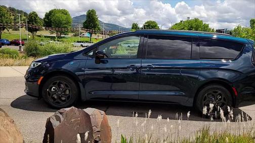 2025 Chrysler Pacifica Hybrid Premium