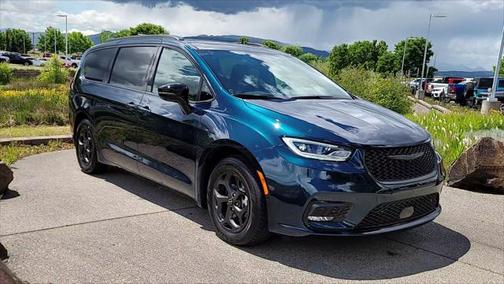 2025 Chrysler Pacifica Hybrid Premium