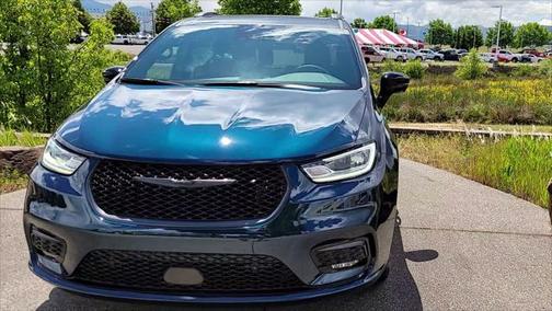 2025 Chrysler Pacifica Hybrid Premium