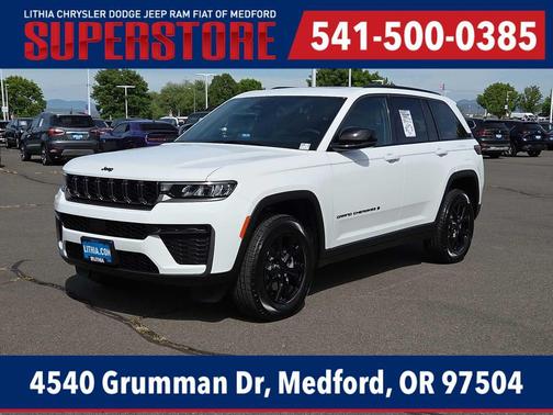 Bright White Clearcoat 2026 Jeep Grand Cherokee Altitude