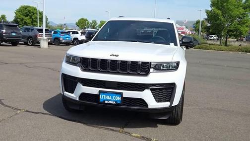 Bright White Clearcoat 2026 Jeep Grand Cherokee Altitude