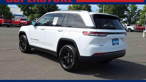 Bright White Clearcoat 2026 Jeep Grand Cherokee Altitude