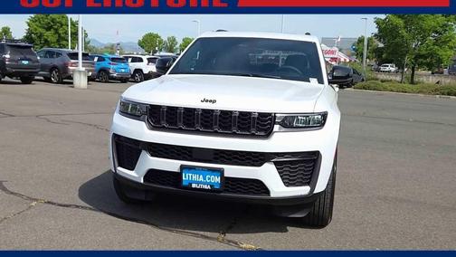 Bright White Clearcoat 2026 Jeep Grand Cherokee Altitude