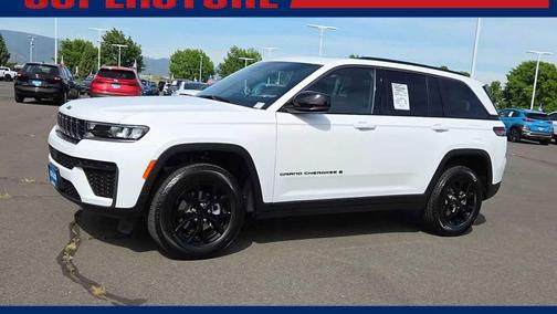 Bright White Clearcoat 2026 Jeep Grand Cherokee Altitude