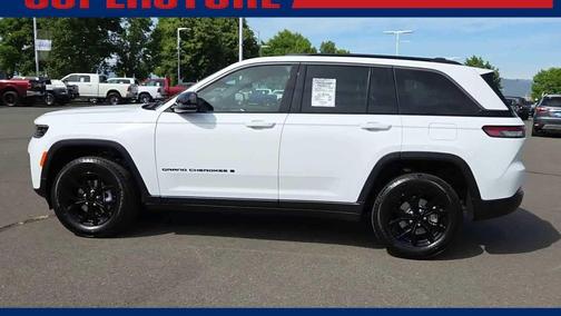Bright White Clearcoat 2026 Jeep Grand Cherokee Altitude