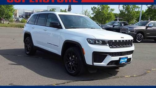 Bright White Clearcoat 2026 Jeep Grand Cherokee Altitude