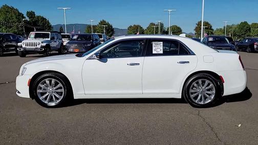 Bright White Clearcoat 2018 Chrysler 300 Limited