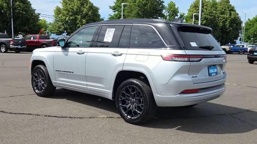 silver zynith 2026 Jeep Grand Cherokee Summit