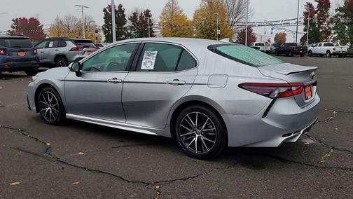 2022 Toyota Camry SE