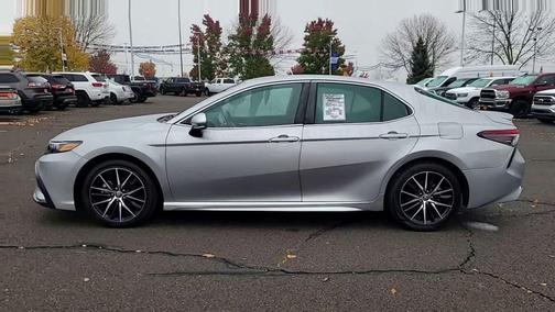 2022 Toyota Camry SE