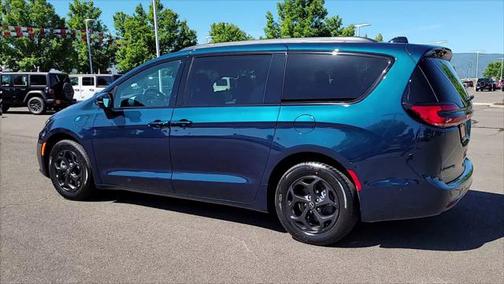 2025 Chrysler Pacifica Hybrid Premium